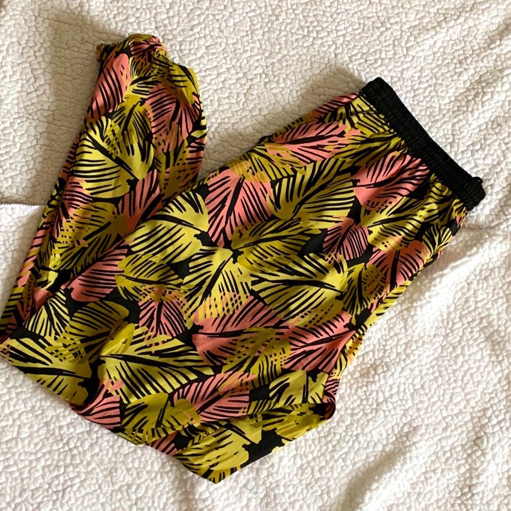 Tapered Flowy Palm Print Pants
